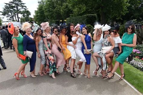 Deflating day at Ascot as star trio among non.